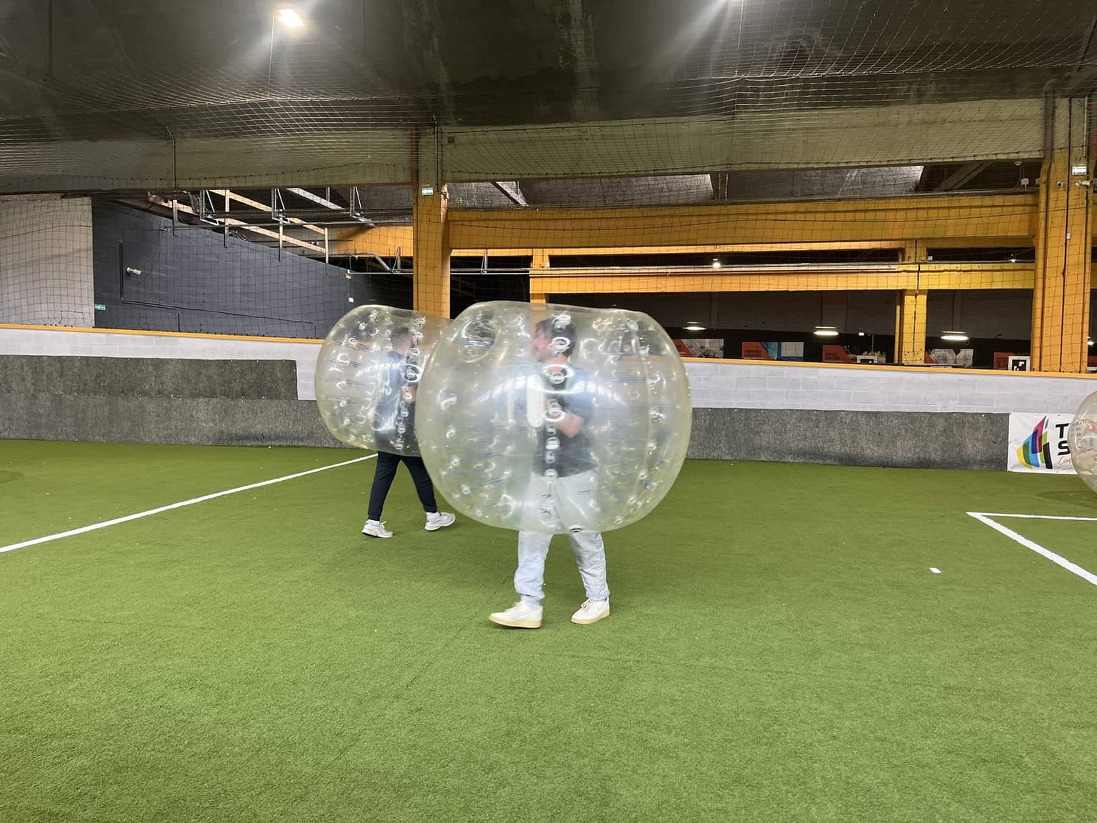 Organiser un anniversaire bubble foot à Arras : le guide complet